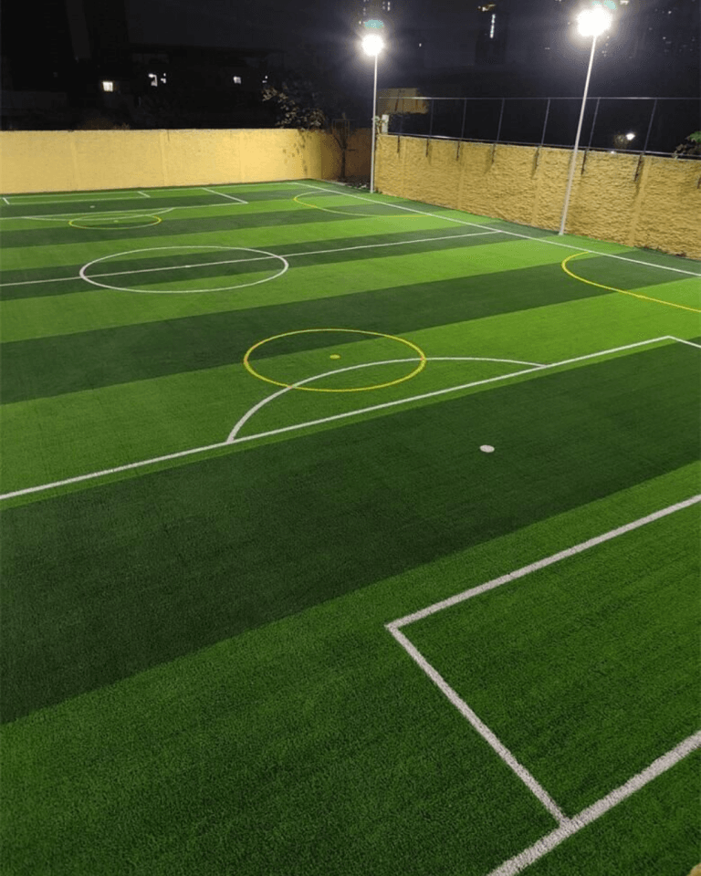 Durable artificial turf for outdoor garden landscaping